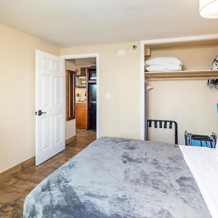Gorgeous One Bedroom Bamboo Blocks From The Beach โฮโนลูลู ภายนอก รูปภาพ